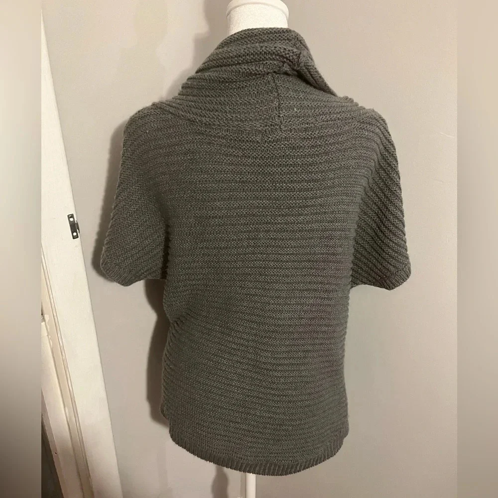 New York & company grey knit‎ sweater